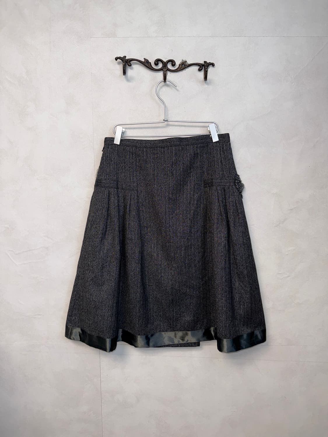 Charcoal heart knit patch wool pleats sk 상품이미지5