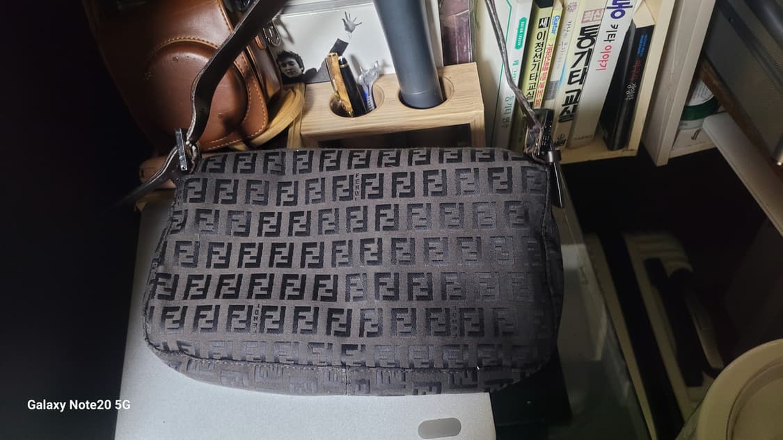 펜디 숄더백 상품이미지2