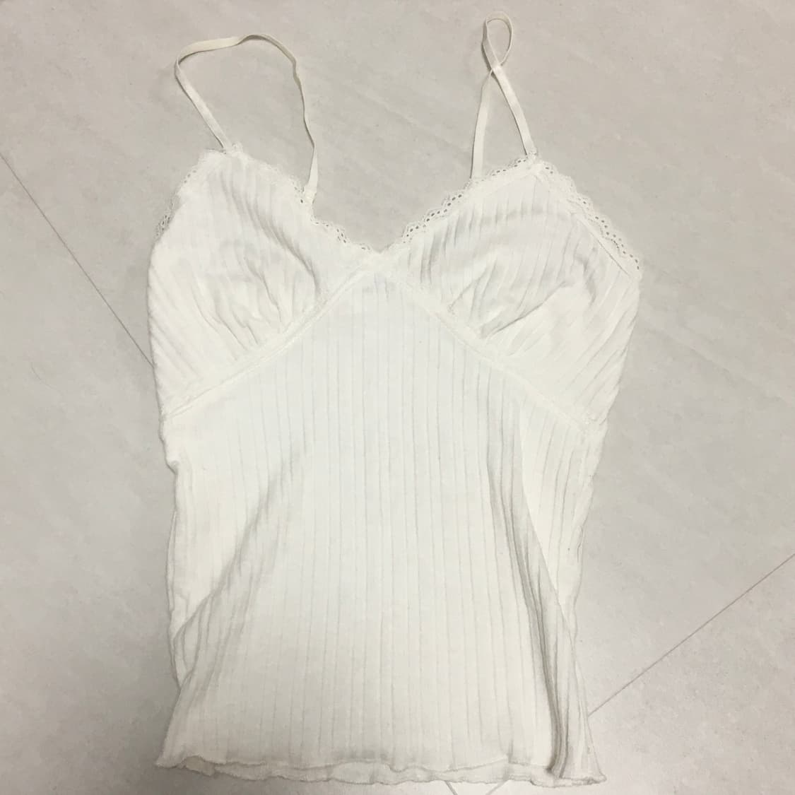 화이트 레이스 끈 나시 슬리브리스 상품이미지1