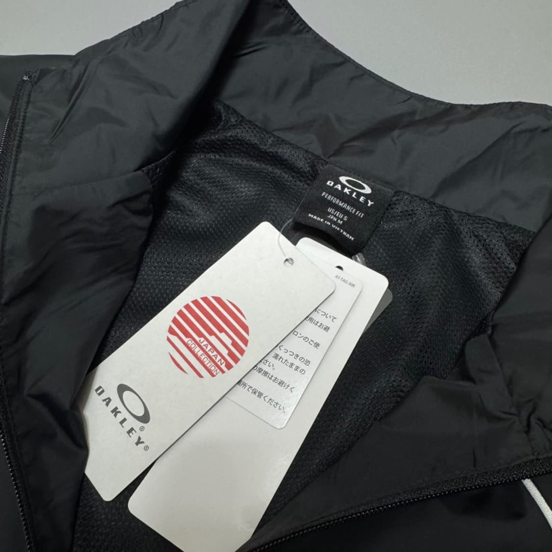오클리 블랙 파이핑 양면 서클 로고 폴리에스터 하이넥 집업 윈드브레이커 상품이미지3