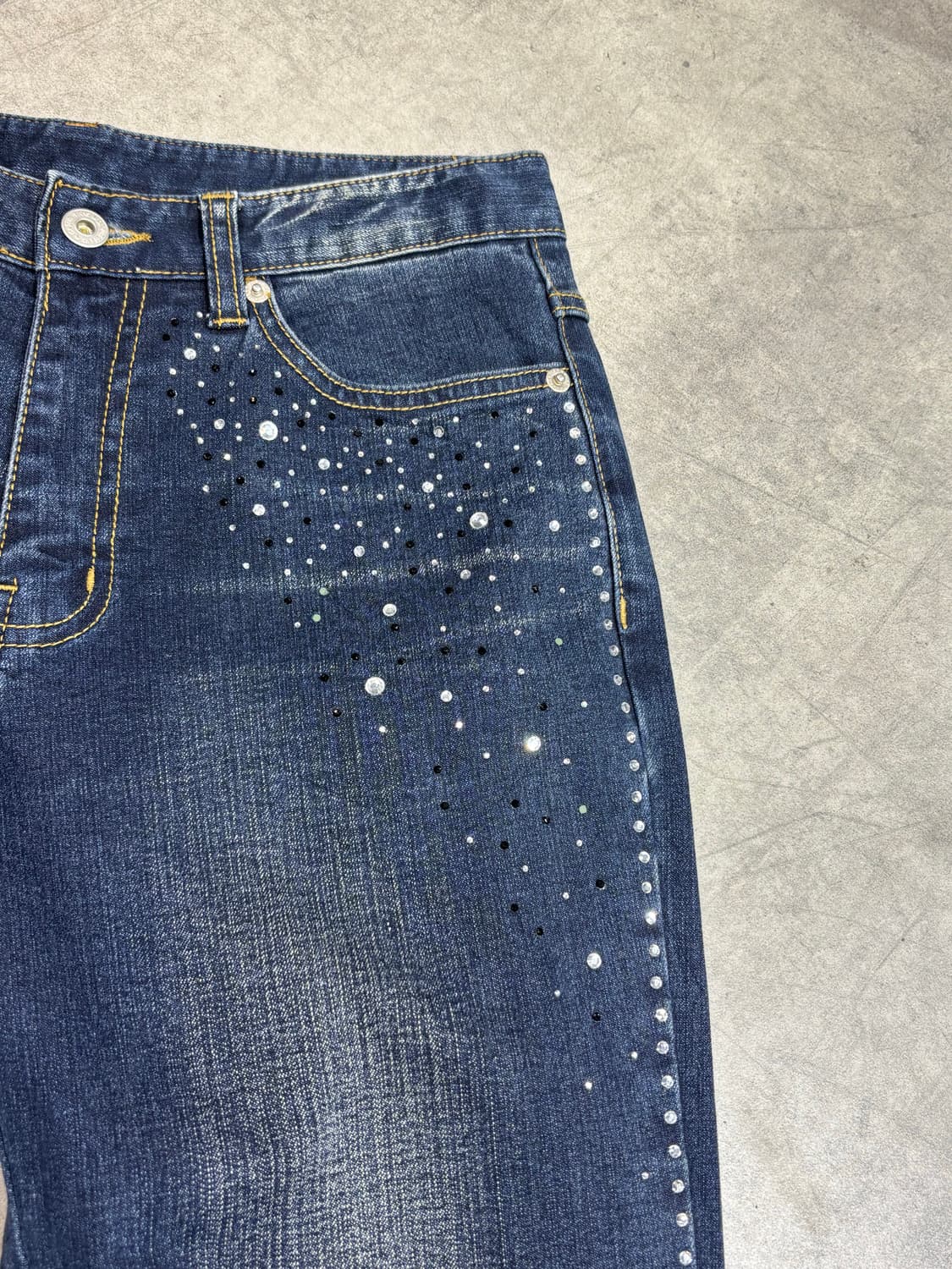 큐빅 디테일 세미 부츠컷 데님 팬츠 상품이미지5