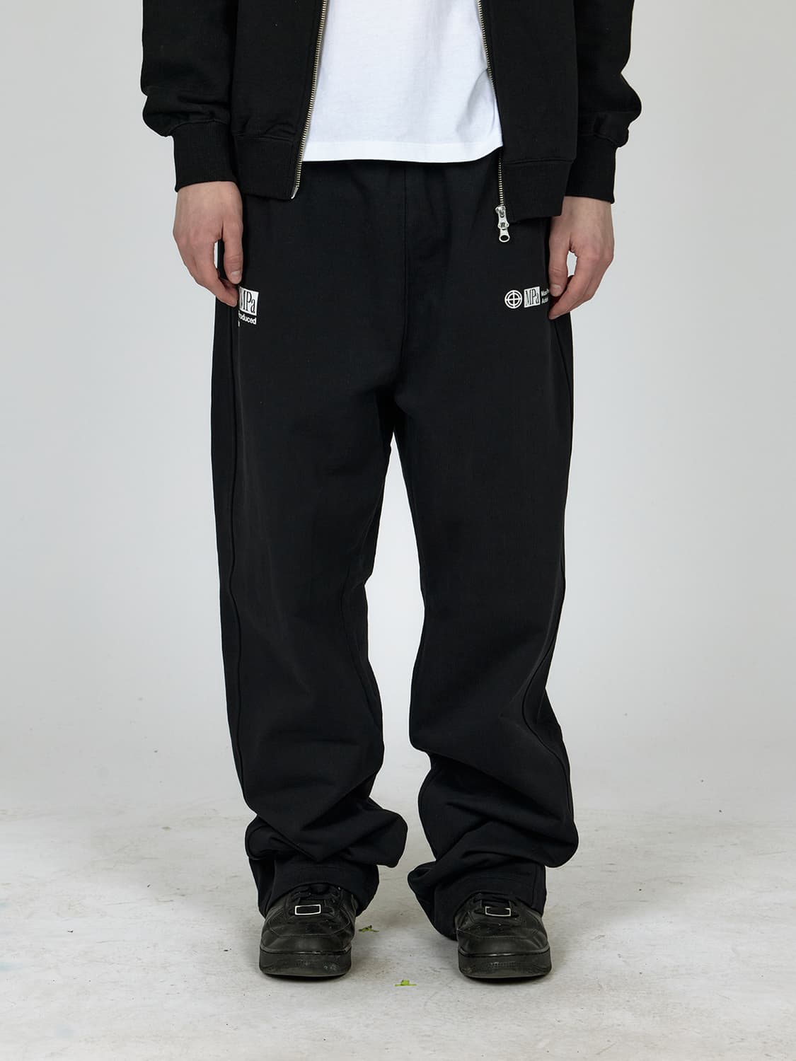 플라스틱 프로덕트 스웻팬츠 상품이미지1