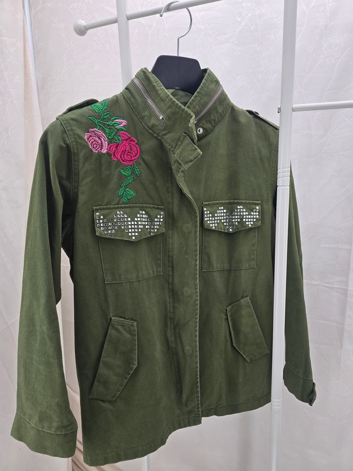 카키 야상 자켓 - 꽃 자수 & 큐빅 장식 상품이미지1