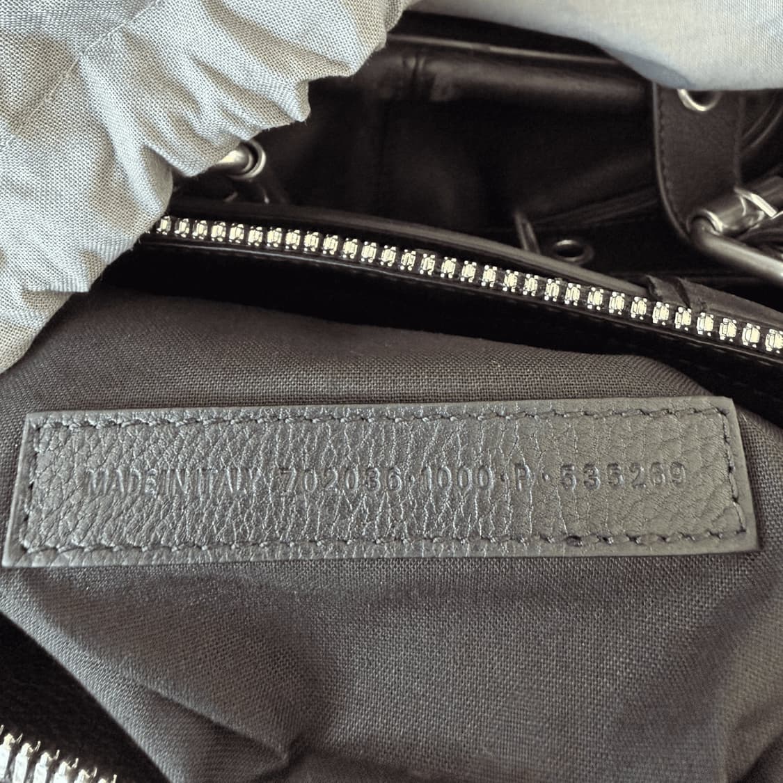[새상품] 발렌시아가 EMO 버킷백 블랙 레더 숄더백 PRE-FALL 2 상품이미지5