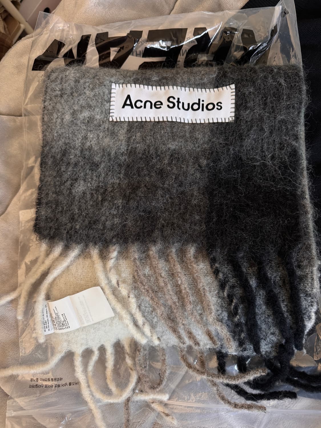 아크네 체크 머플러 상품이미지1