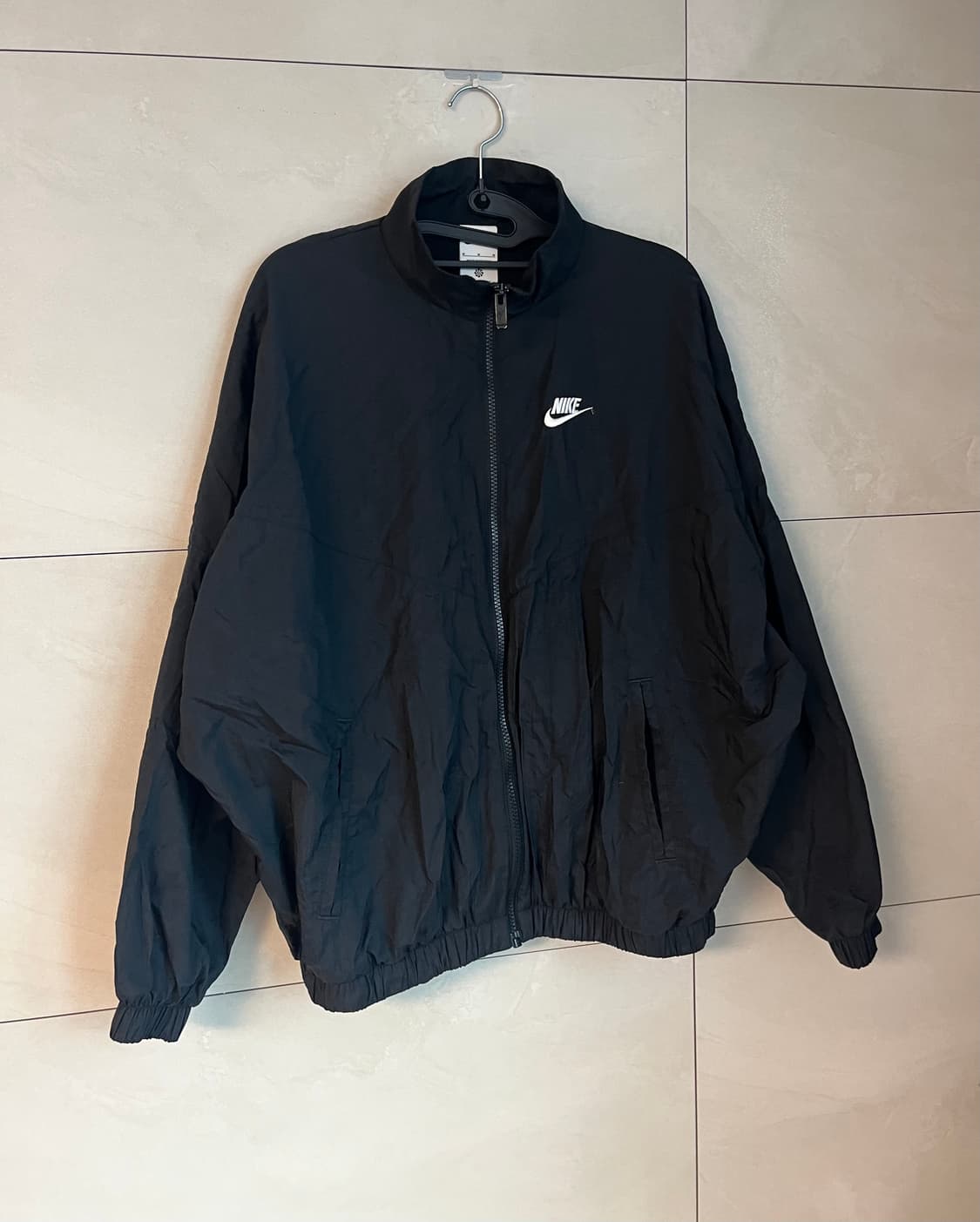 나이키 에센셜 바람막이 블랙 [M] 시착모델 O 상품이미지2