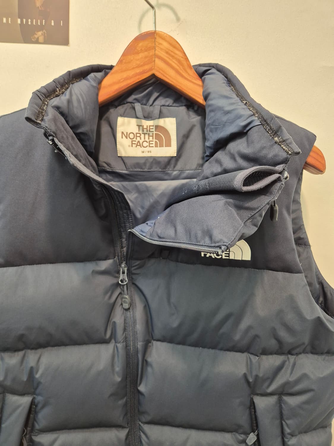 노스페이스 눕시 패딩 조끼 네이비 M 
 상품이미지2