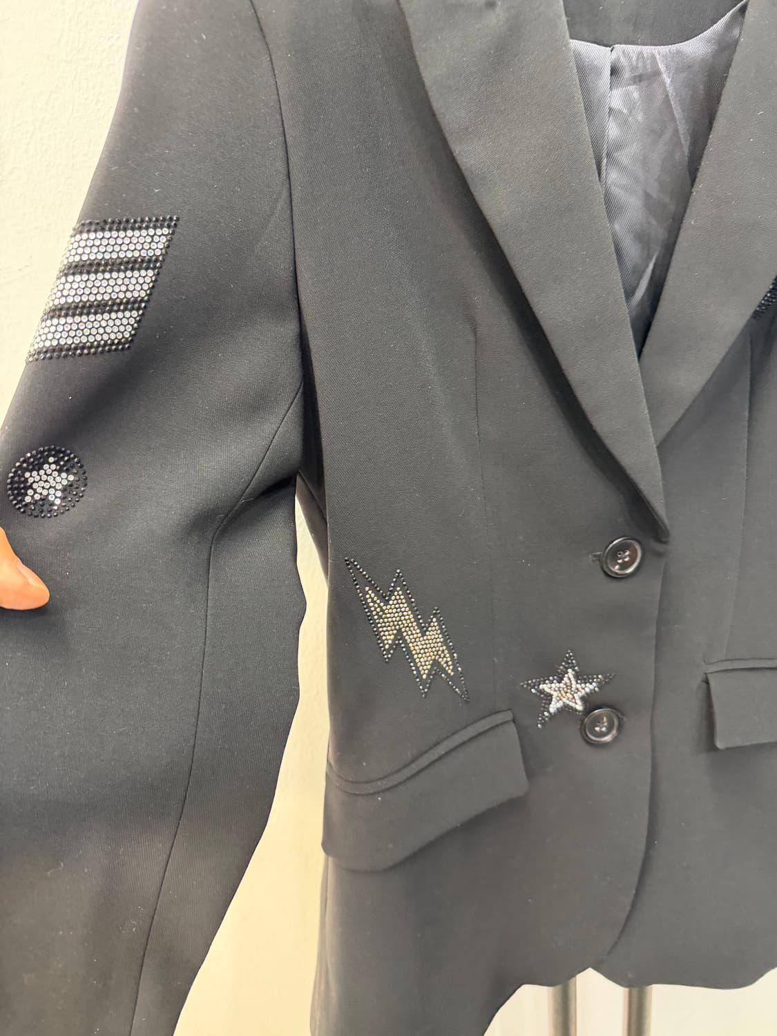 정품) 쟈딕앤볼테르 여성 블랙 스팽글 장식 자켓 36 상품이미지4