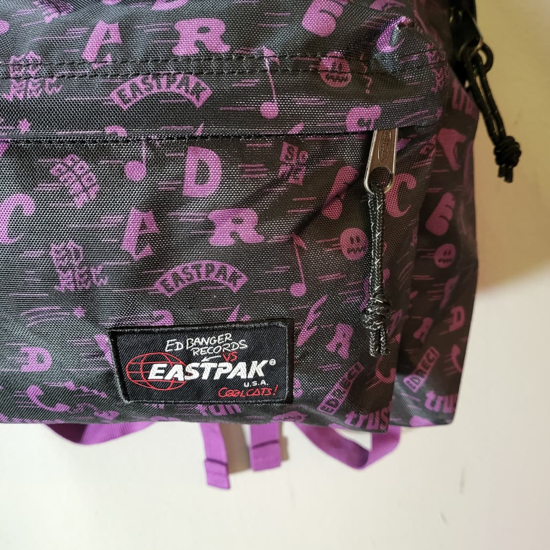 이스트팩 x 에드 뱅거 레코드 콜라보 벡팩 상품이미지3