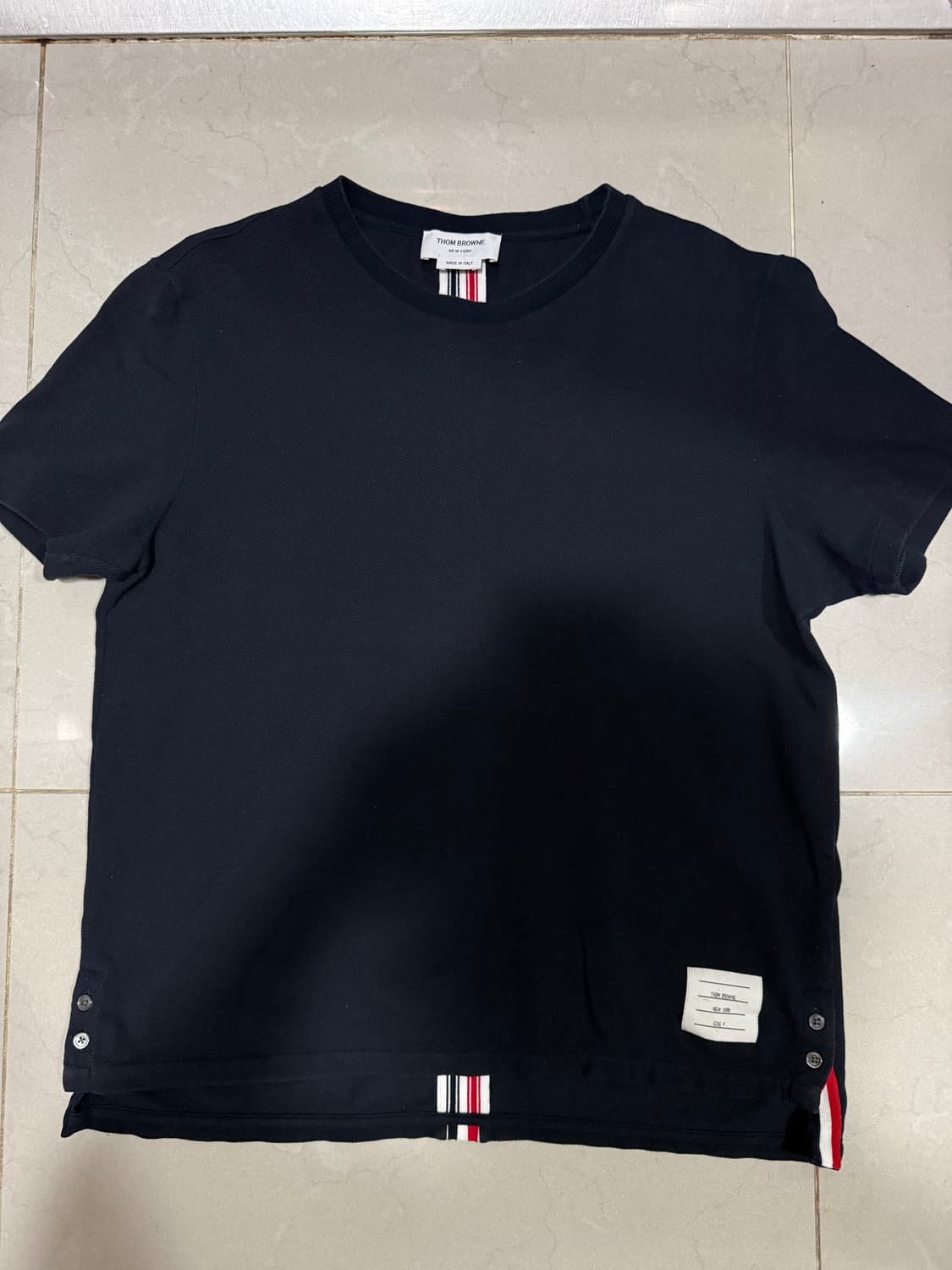 [당일출고,4사이즈] 크림판 정품 톰브라운 백삼선 반팔 상품이미지2