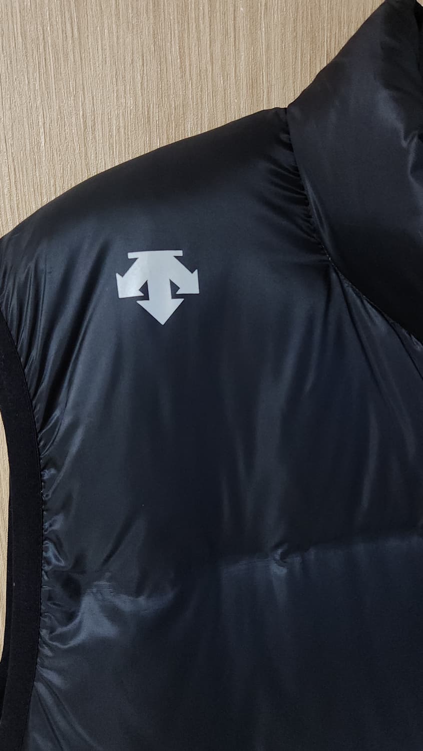 (착샷) 데상트 x 마세라티 구스다운 패딩 베스트 상품이미지3