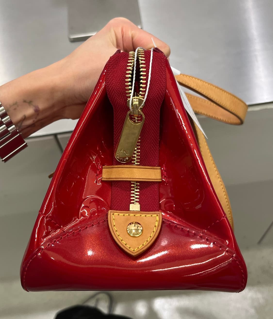 루이비통 베르니 로즈우드 레드 숄더백 정품 (상태good👍) 상품이미지4
