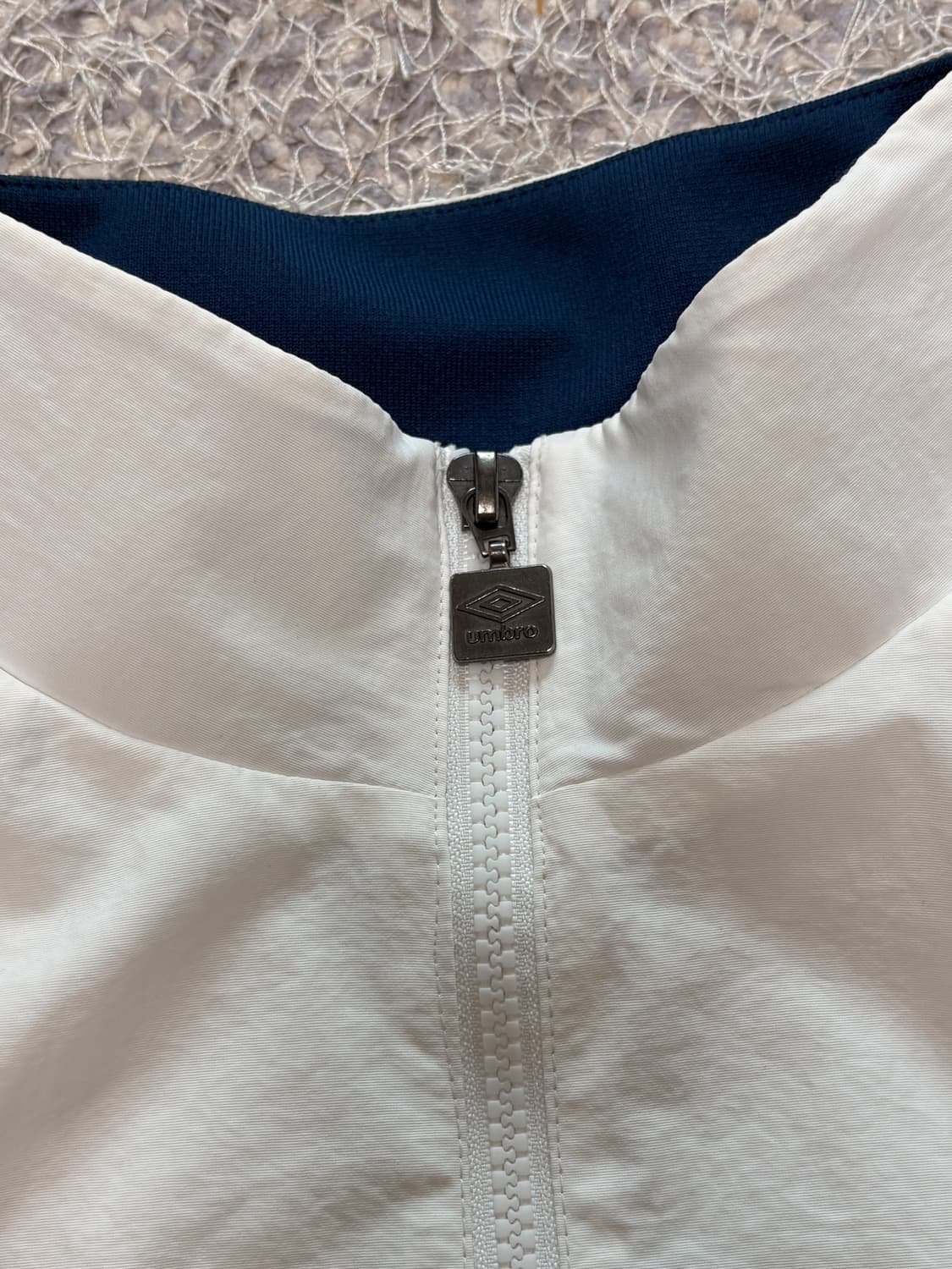 엄브로 아이보리 바람막이 상품이미지4