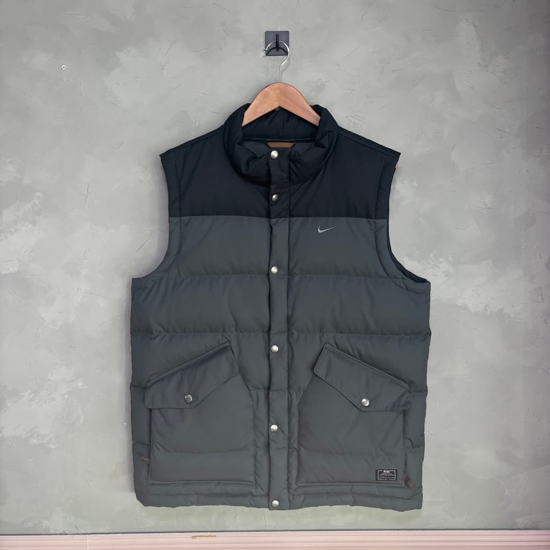 나이키 스우시 구스다운 패딩조끼 그레이 상품이미지1