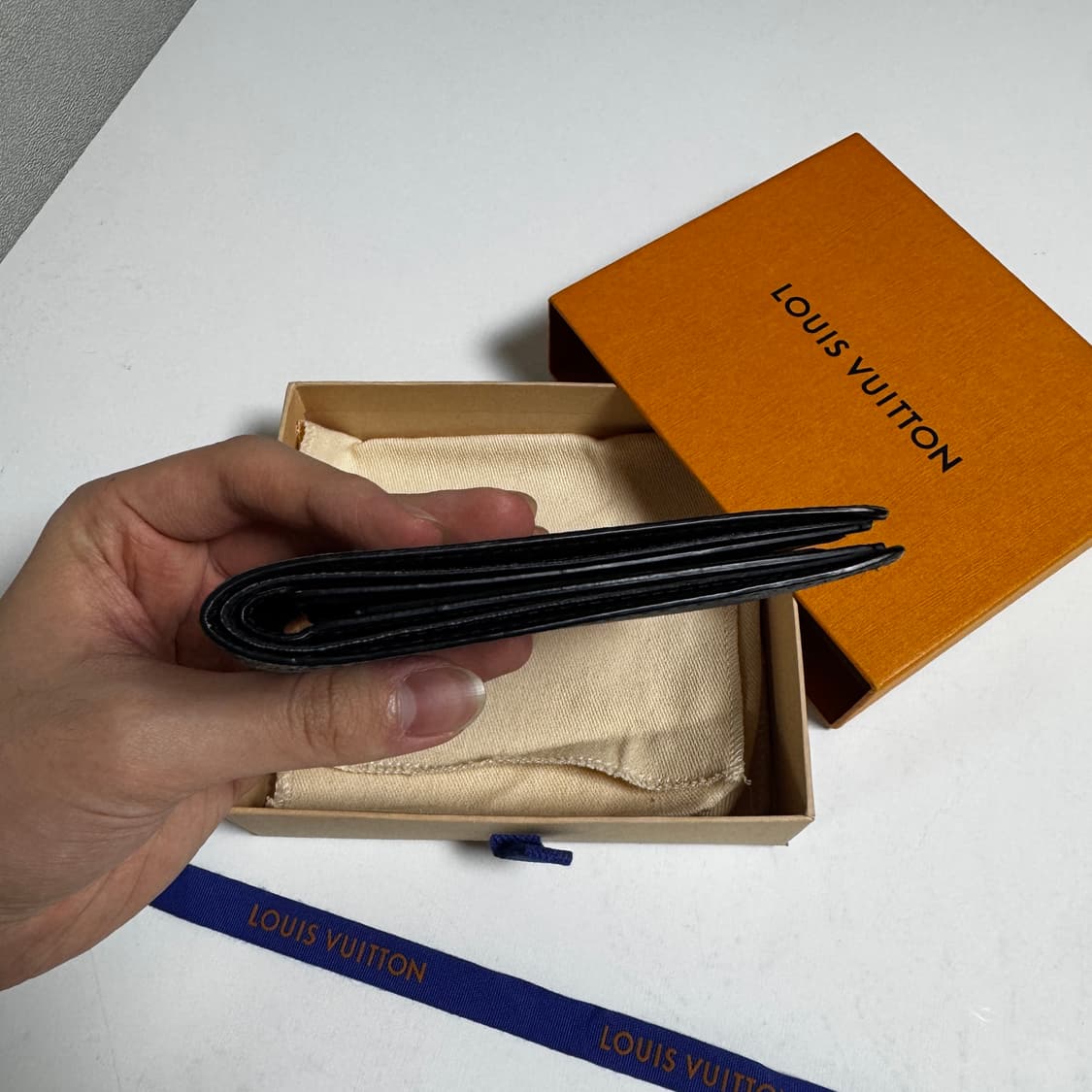 [한정판] 루이비통 모노그램 갤럭시 반지갑 상품이미지6
