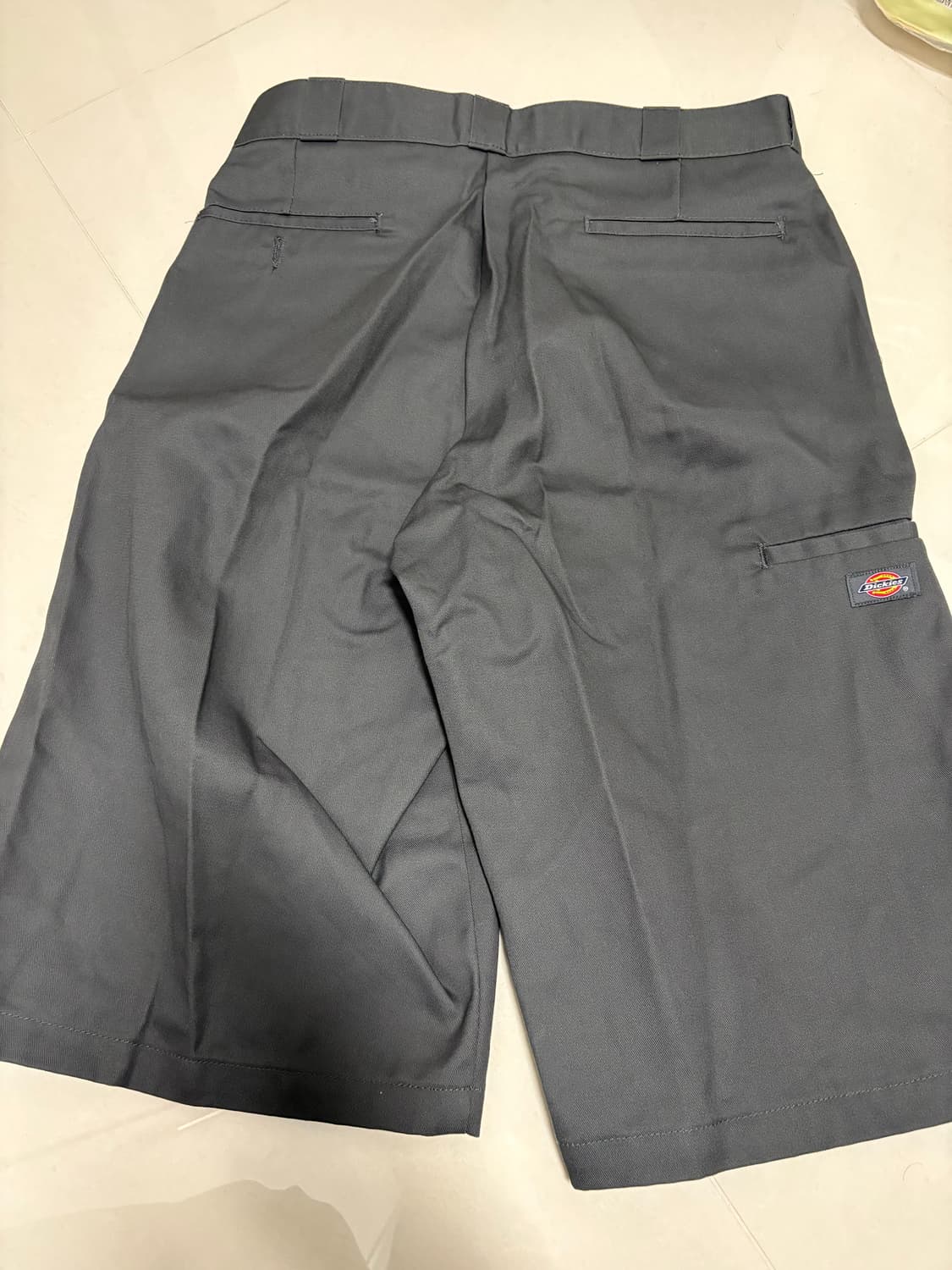 디키즈 버뮤다 루즈핏 워크쇼츠 차콜 34 상품이미지8