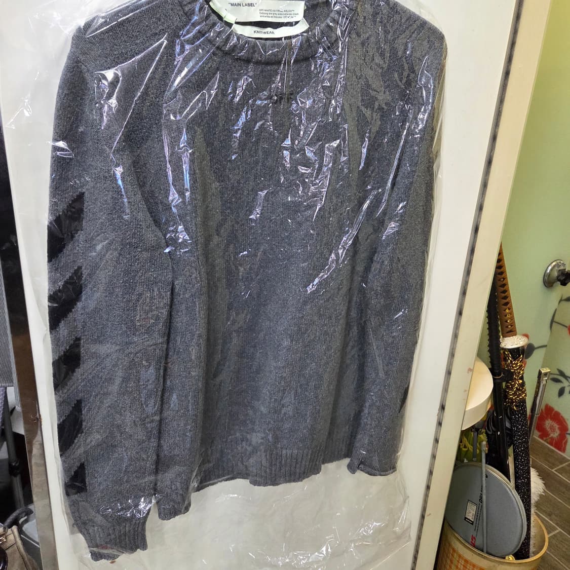 오프화이트 애로우 니트 상품이미지2