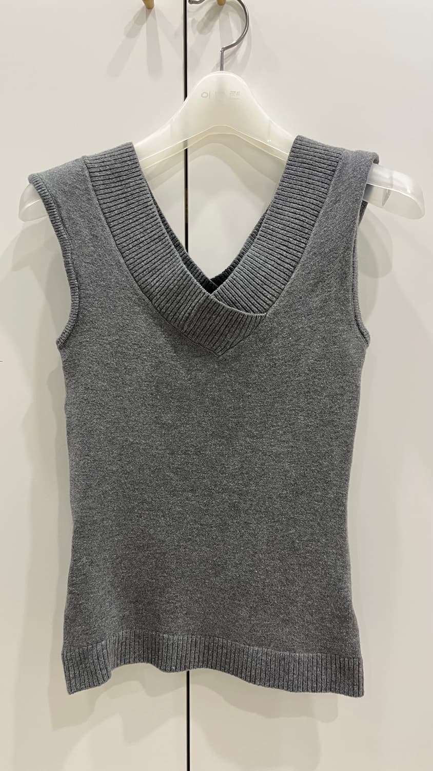 브랜디멜빌 브이넥 민소매 니트 탑 차콜 상품이미지1
