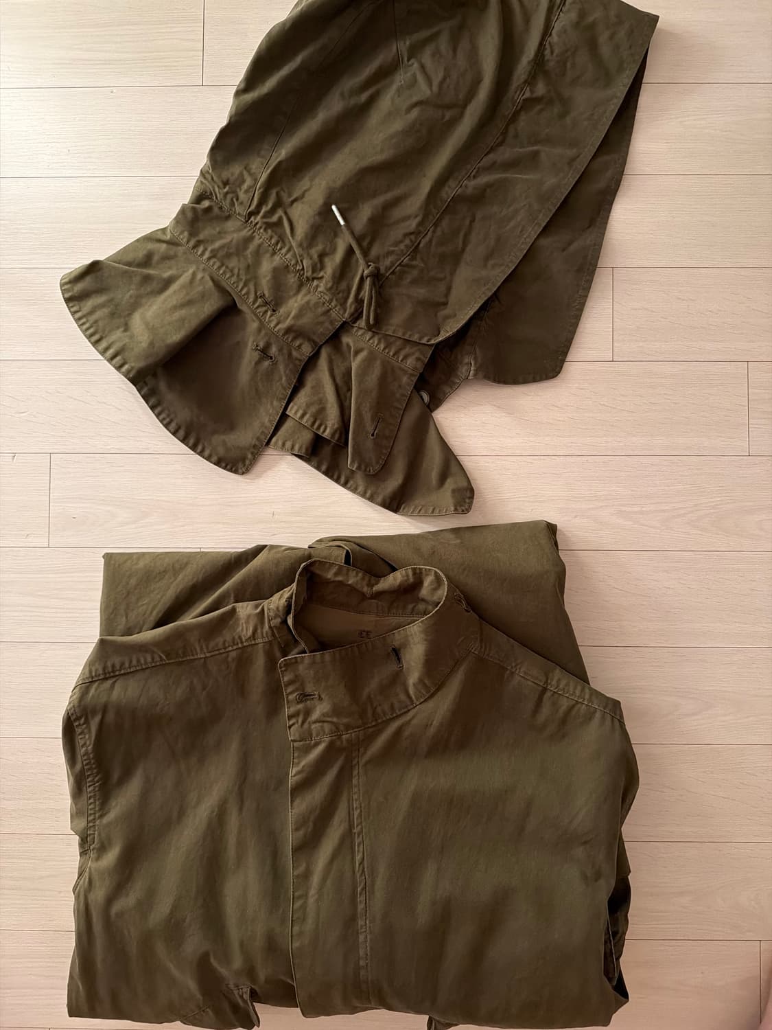 누마레 이이 EE 가먼트 다잉 커브드 피쉬테일 코트 카키 상품이미지6