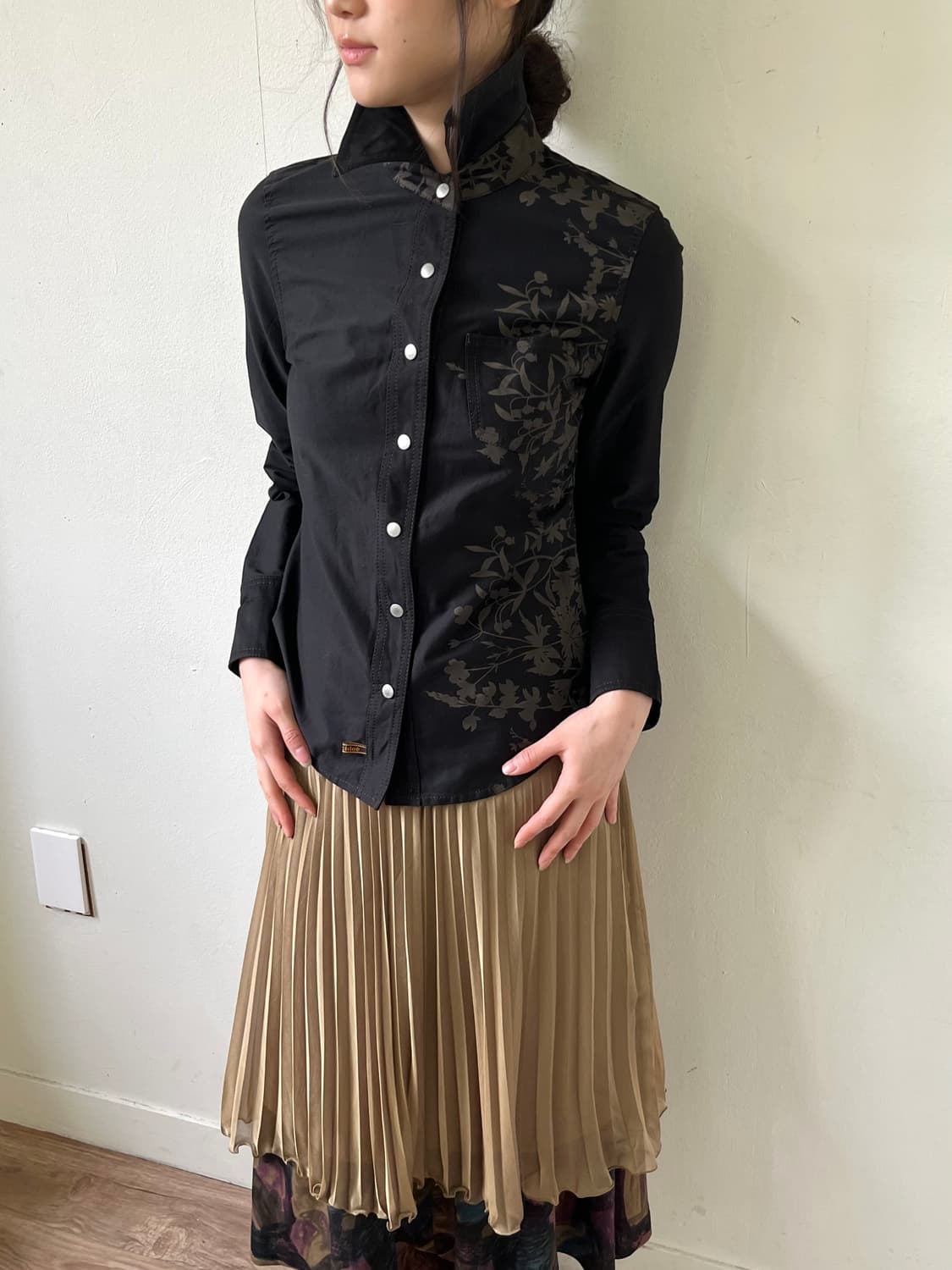 Miss chloe 아트 플라워 블랙 셔츠 자켓 상품이미지4