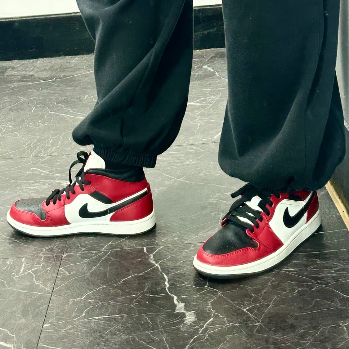 나이키 조던1 시카고 블랙토 미드 상품이미지4