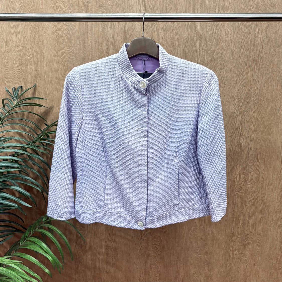 에르노 라운드넥 7부 세미 크롭 자켓 입체 조직 자개 버튼 디테일 퍼플 상품이미지1