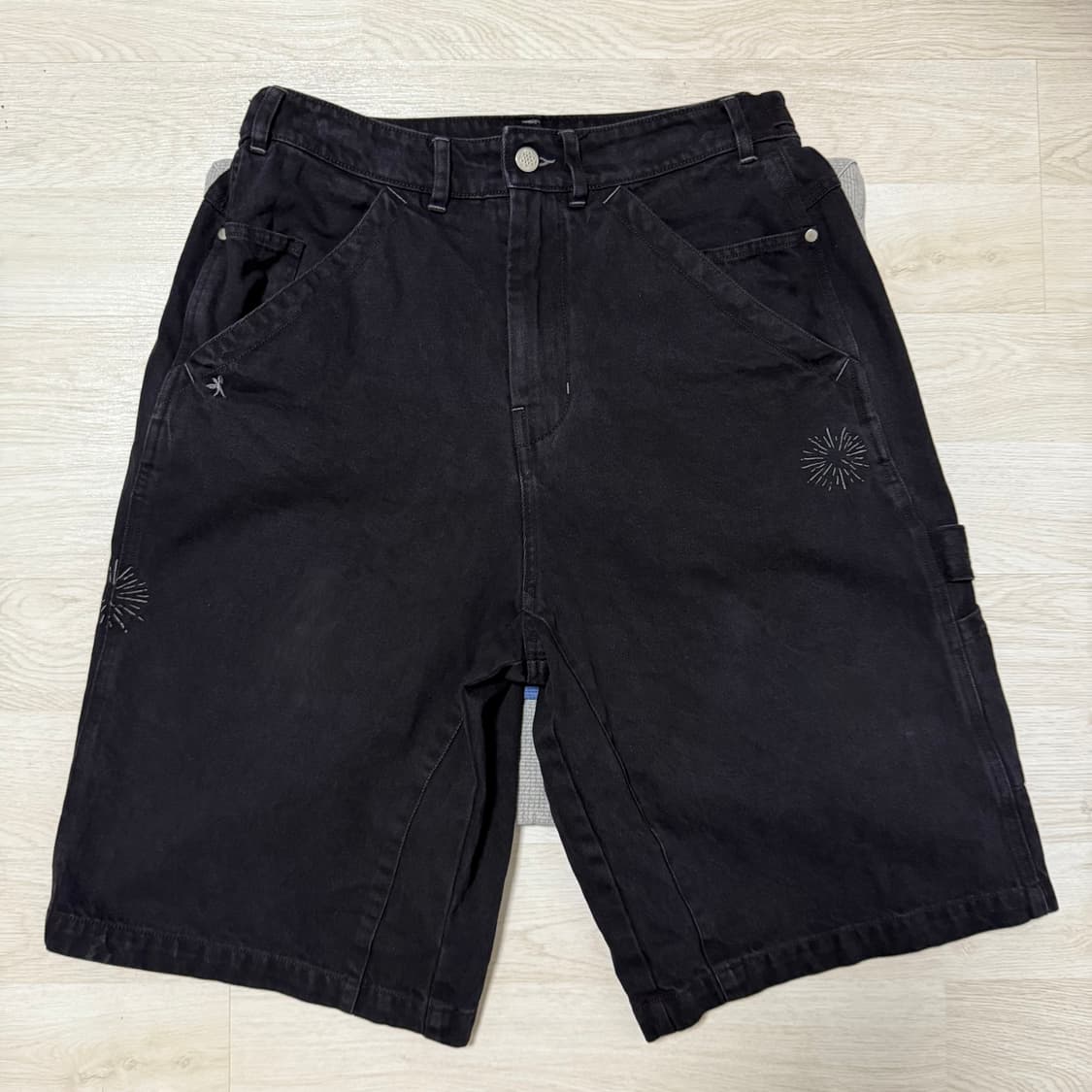 폴리테루 1/2 해머 데님 팬츠 워시드 블랙 상품이미지2
