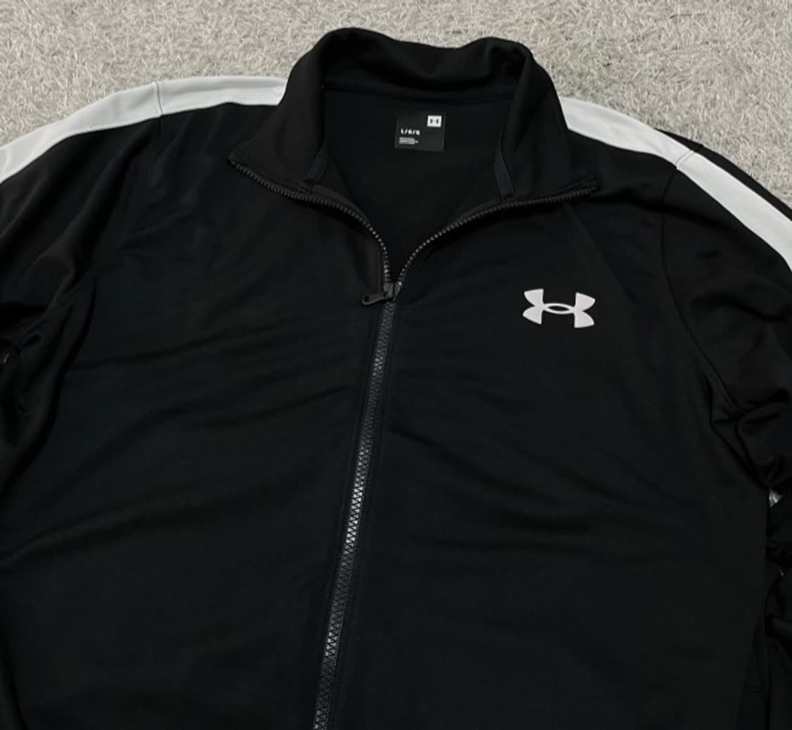 언더아머 블랙 트랙탑 져지집업 100/L 상품이미지2