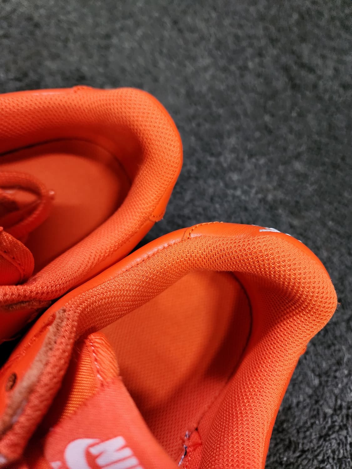 나이키 에어포스1 로우 컬러 오브 더 먼스 세이프티 오렌지   상품이미지5