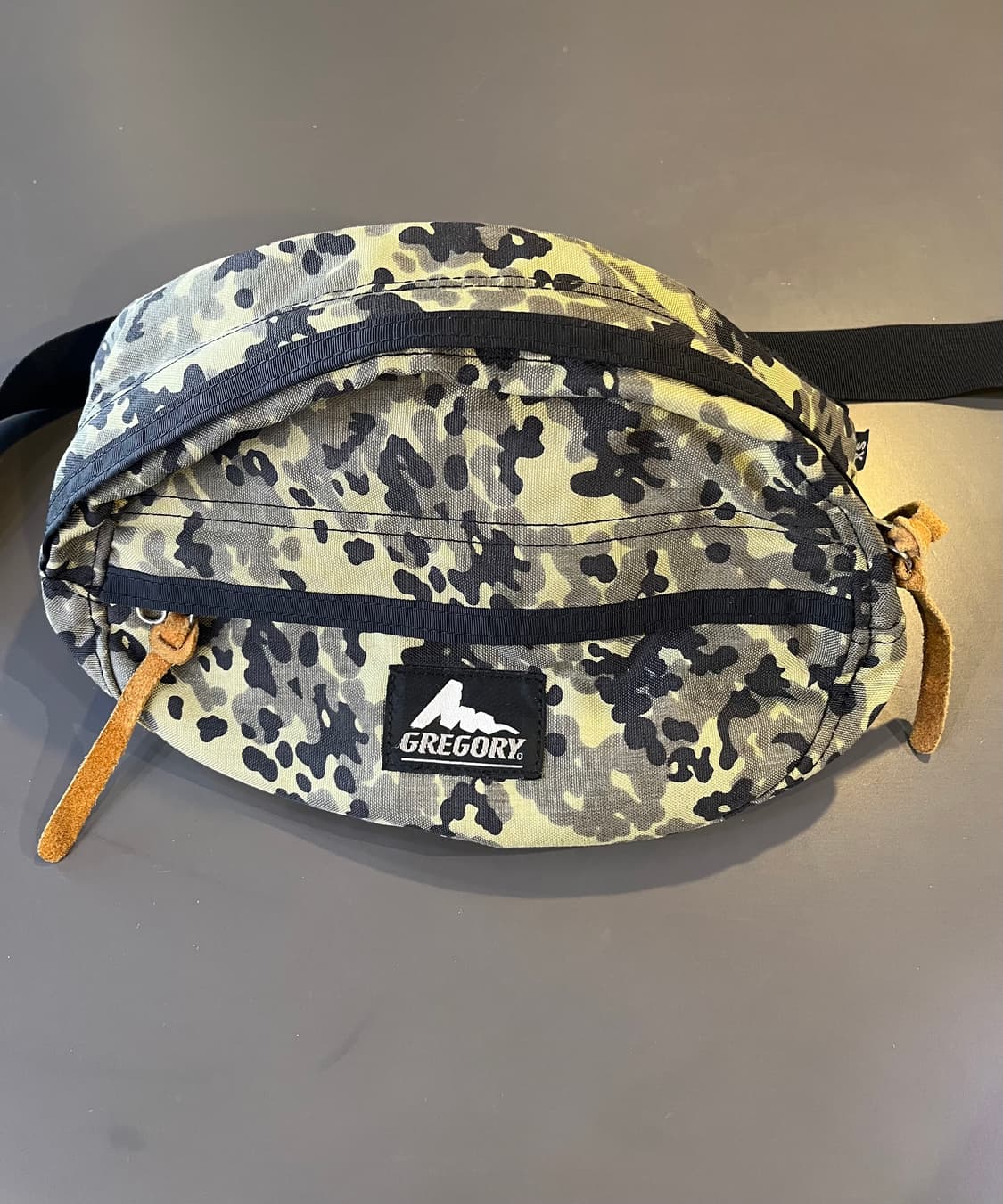 그레고리 구형 로고 웨이스트백 상품이미지1