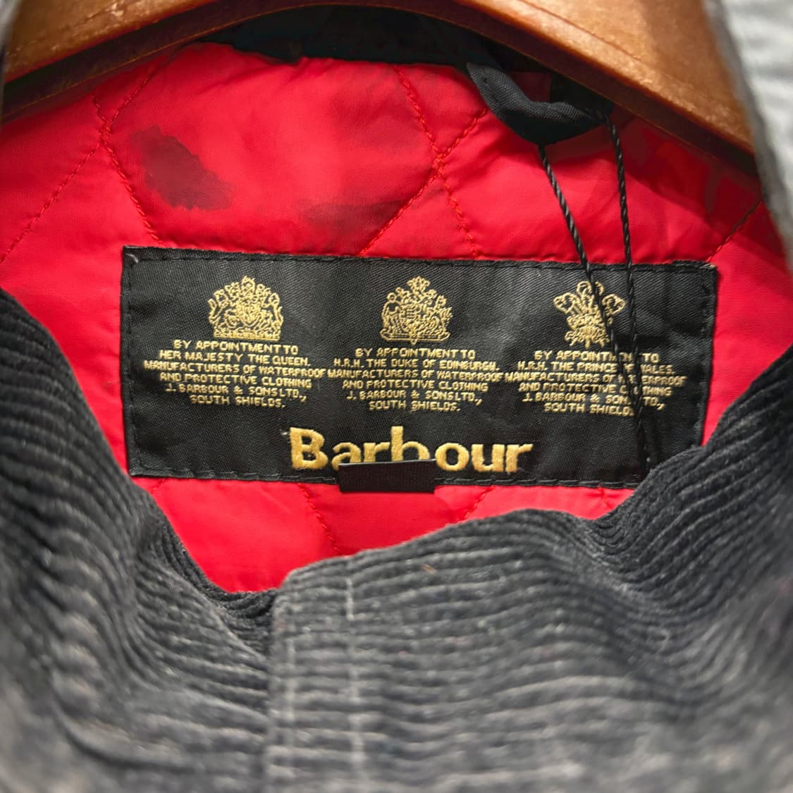 바버 하이넥 자켓 멀티 포켓 로고 자수 패치 슬리브 지퍼 디테일 블랙 상품이미지9