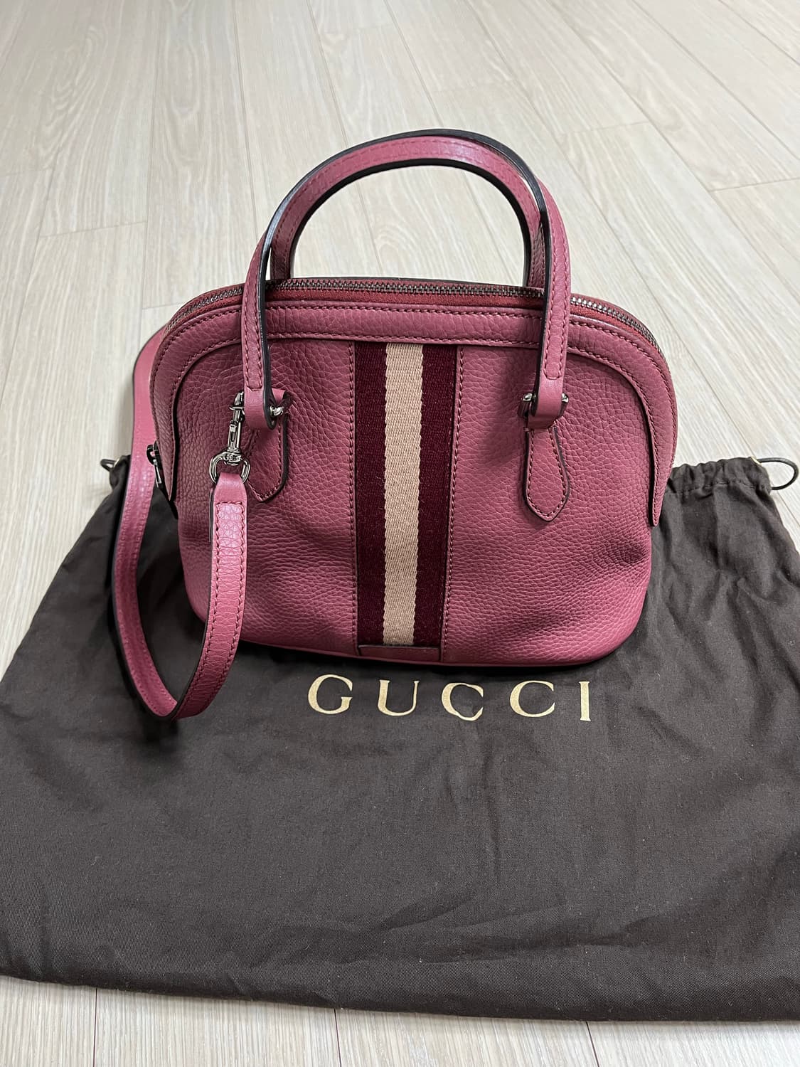 구찌 쉐리레더 투웨이 크로스백 상품이미지1