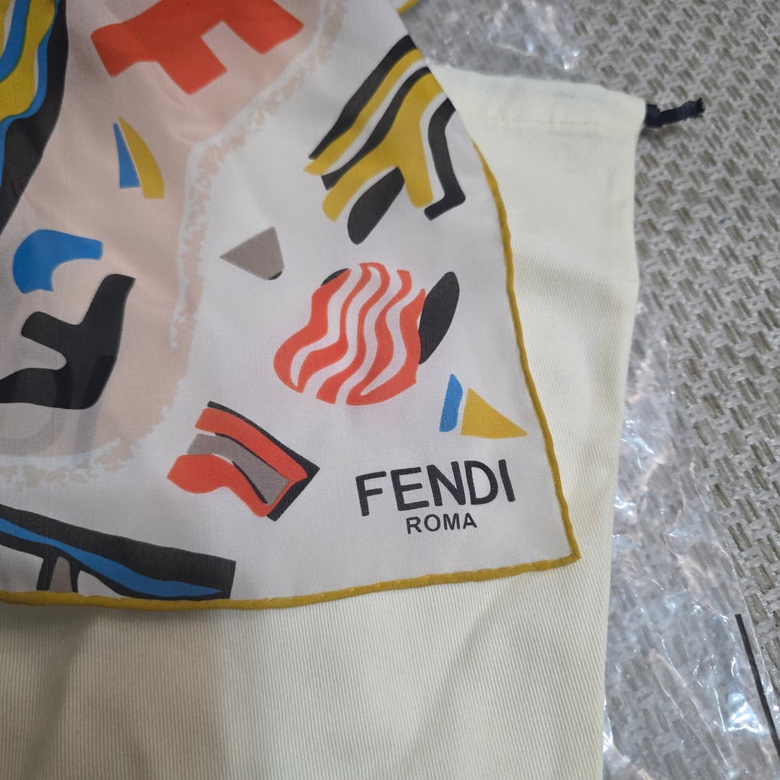 미사용 정품) 펜디 실크 숄 스카프 70* 180 상품이미지3