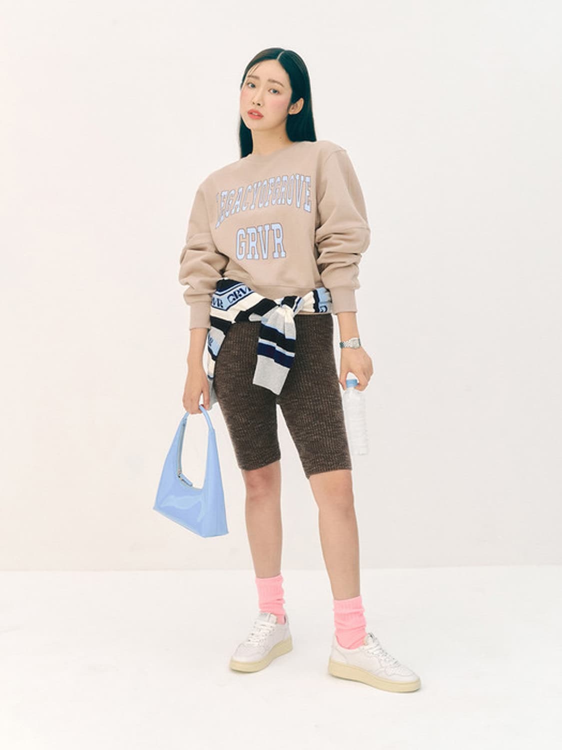 그로브 LEGACY 맨투맨 네이비, 베이지 [차정원 착용] 상품이미지3