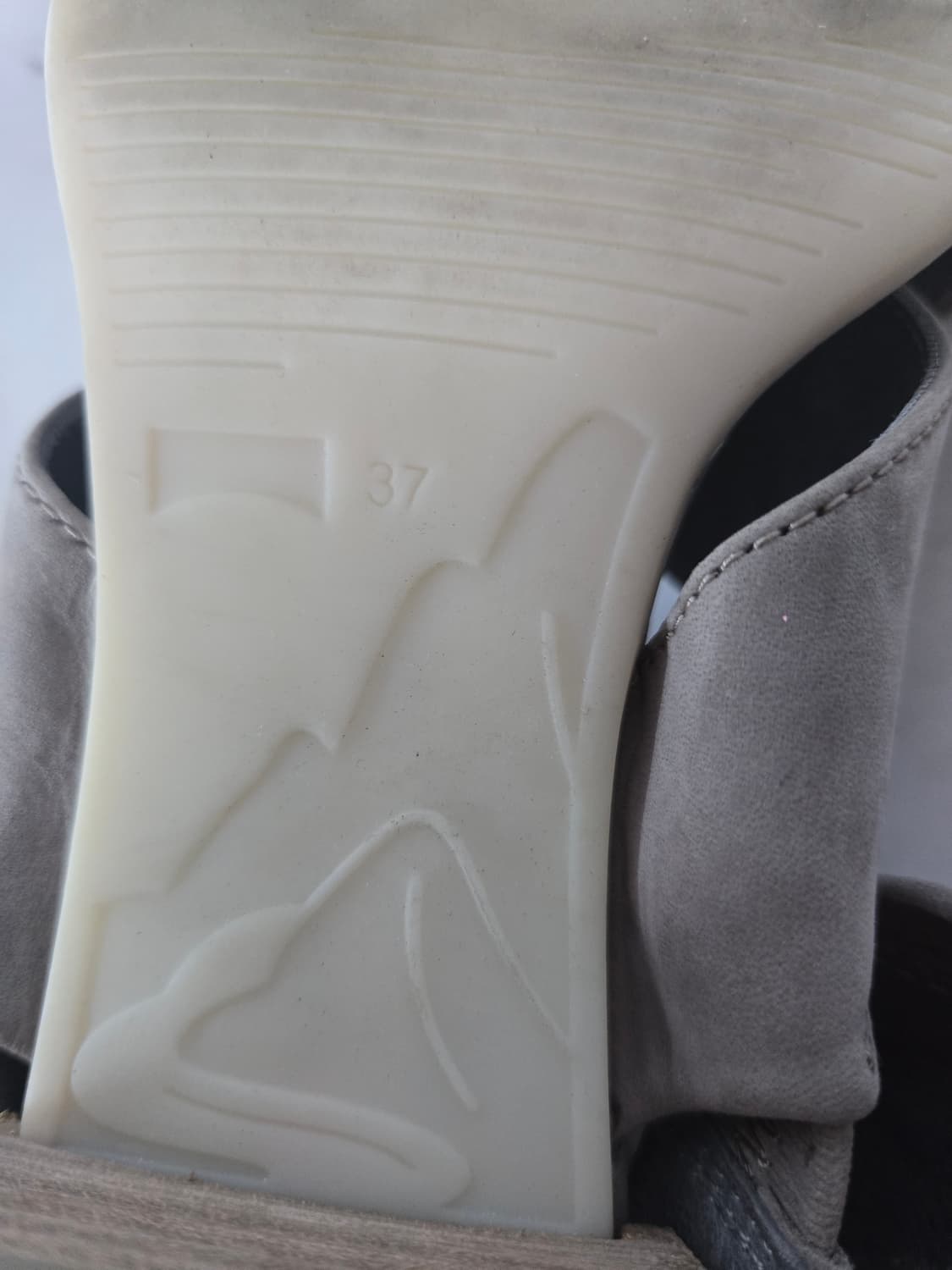  37거의새제품)스웨이드 스트랩 샌들 37 상품이미지9