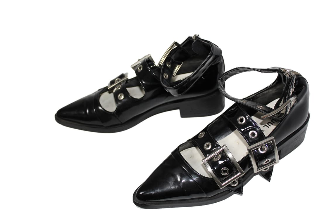 YUUL YIE 율이에 페이던트 레더 스트랩 슈즈 상품이미지3