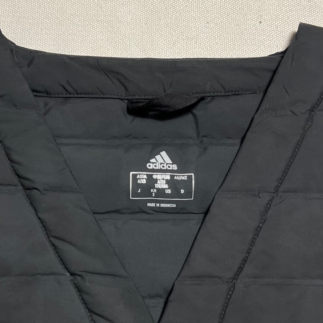 S 아디다스 블랙 경량 다운 베스트 상품이미지4