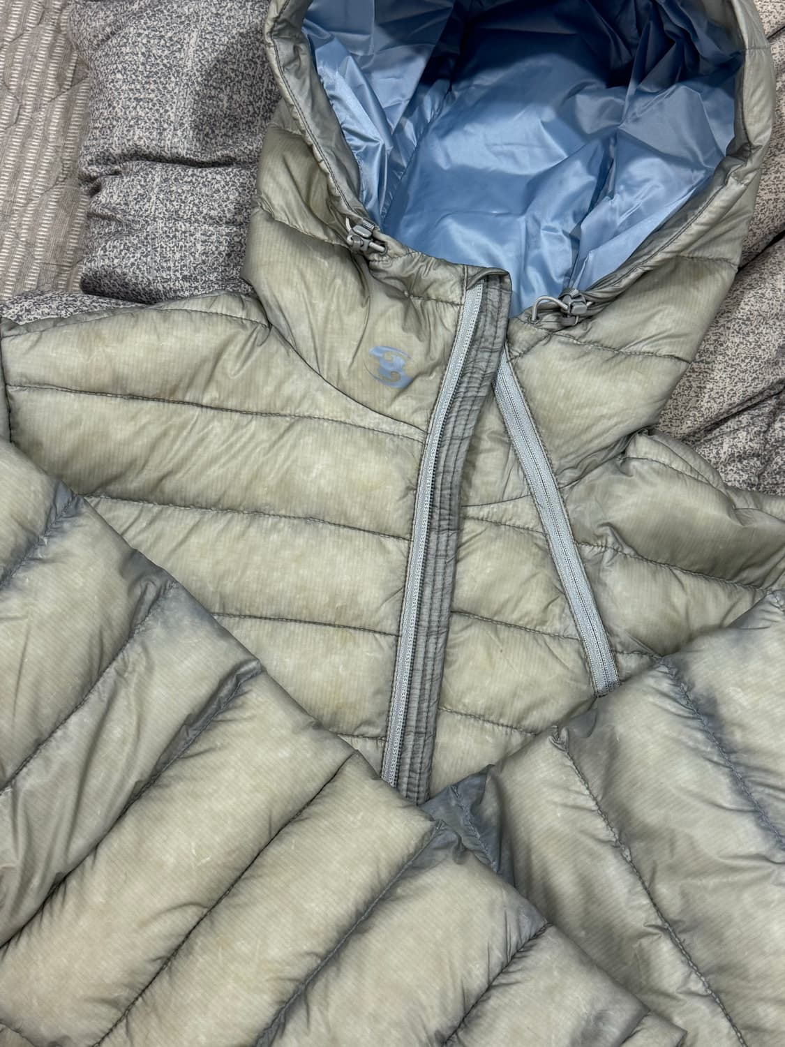 산산기어 서픽스 푸퍼 자켓 그레이_25FW 상품이미지2