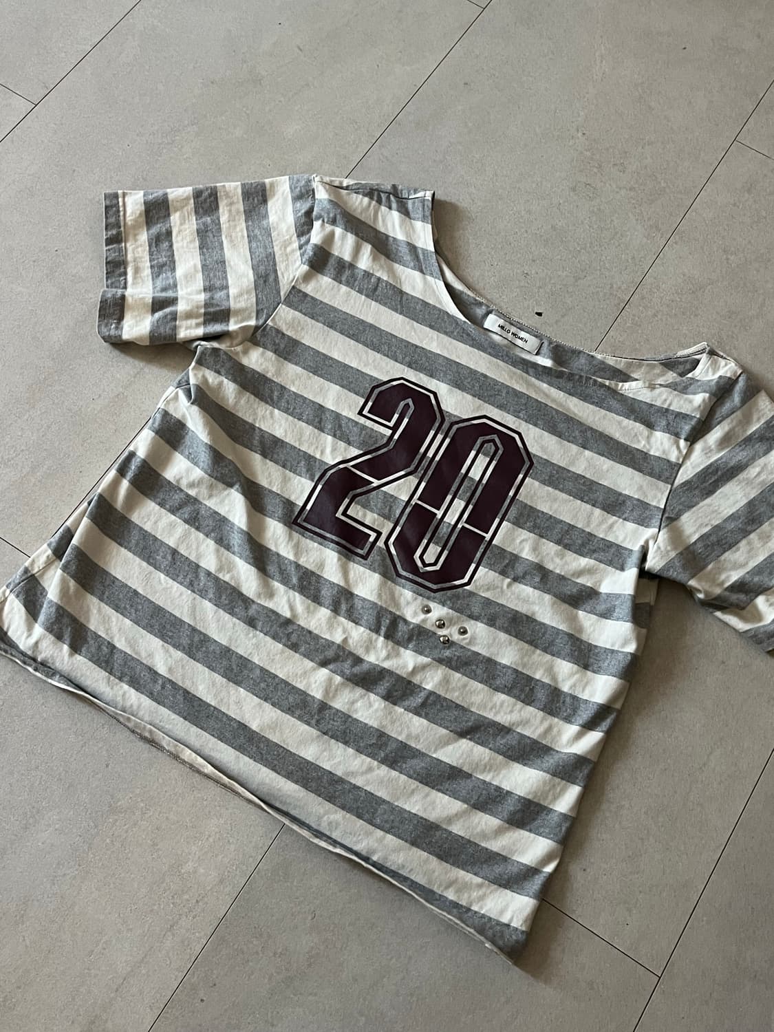 밀로 우먼 오프숄더 스트라이프 티셔츠  상품이미지1