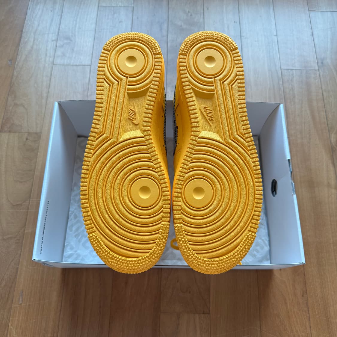 270 나이키 오프화이트 포스 유니버시티 골드 상품이미지5