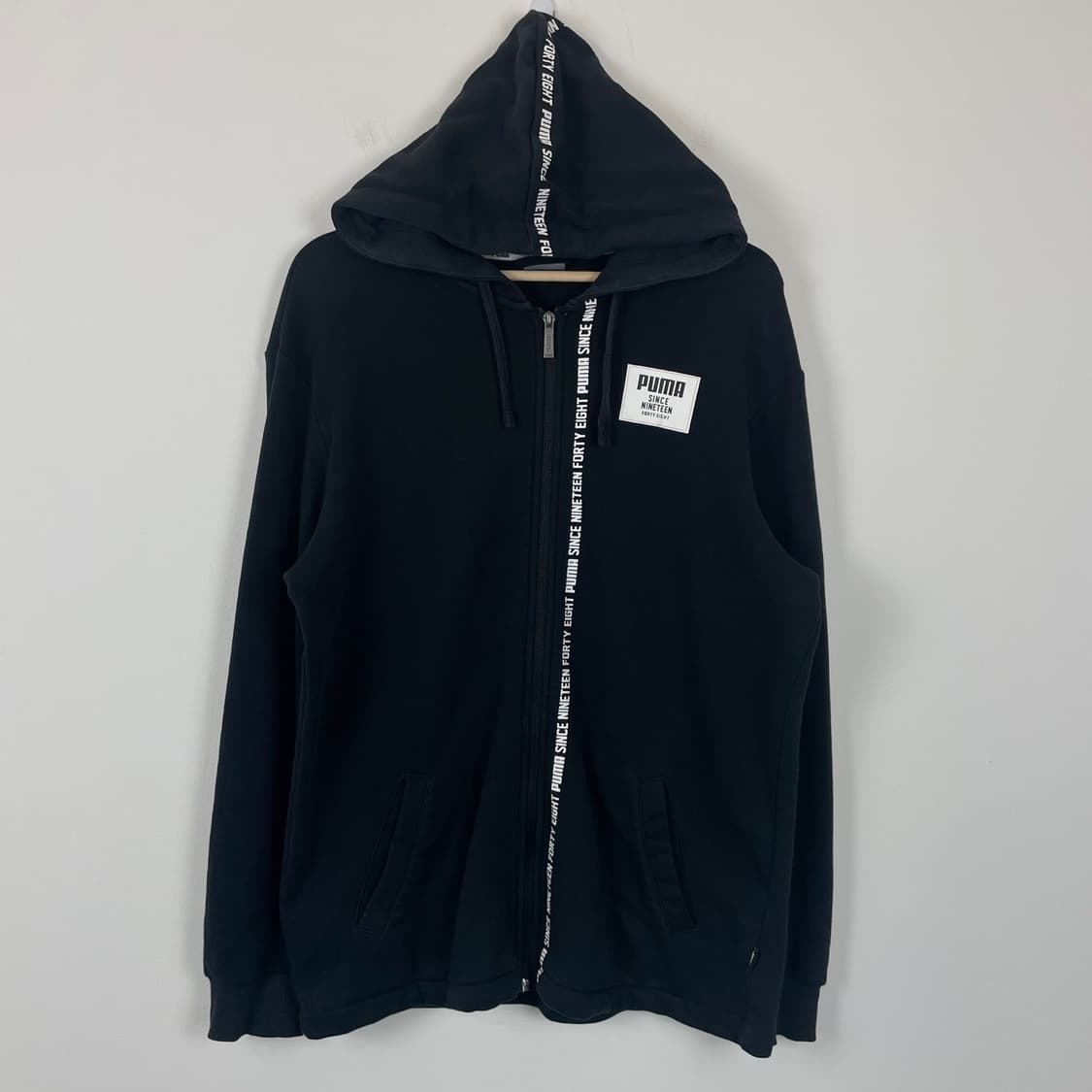 푸마 로고 프린팅 블랙 후드집업 상품이미지1