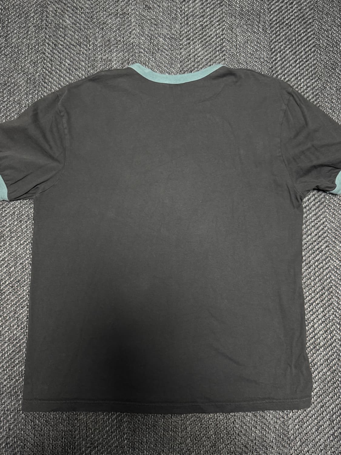 아캄 Logo Patch Ringer Top (Dark Gray)  상품이미지2