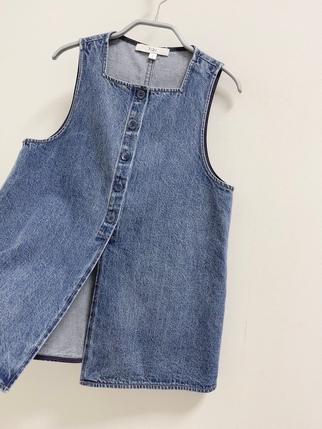 Tibi 중청 데님 스퀘어넥 베스트 상품이미지5