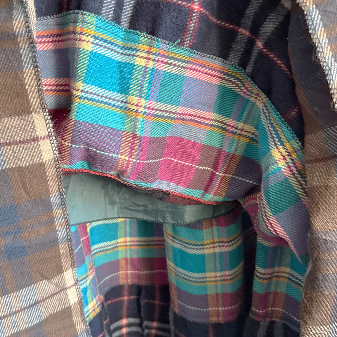 벽난로 앞 체크 패치 스커트  상품이미지7