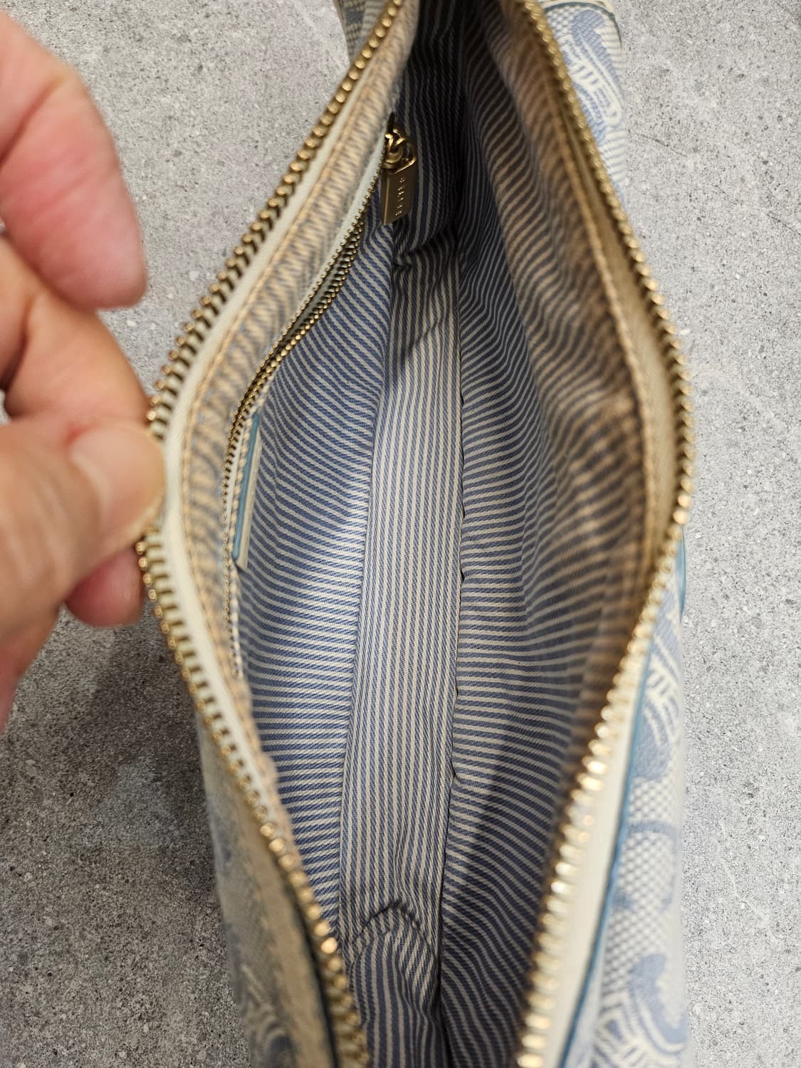 CELINE 셀린느 마카담 트리옹프 캔버스 및 가죽 숄 더백 상품이미지5