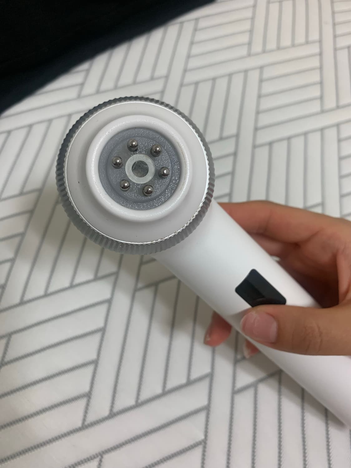 메디큐브 에이지알 울트라튠 상품이미지1