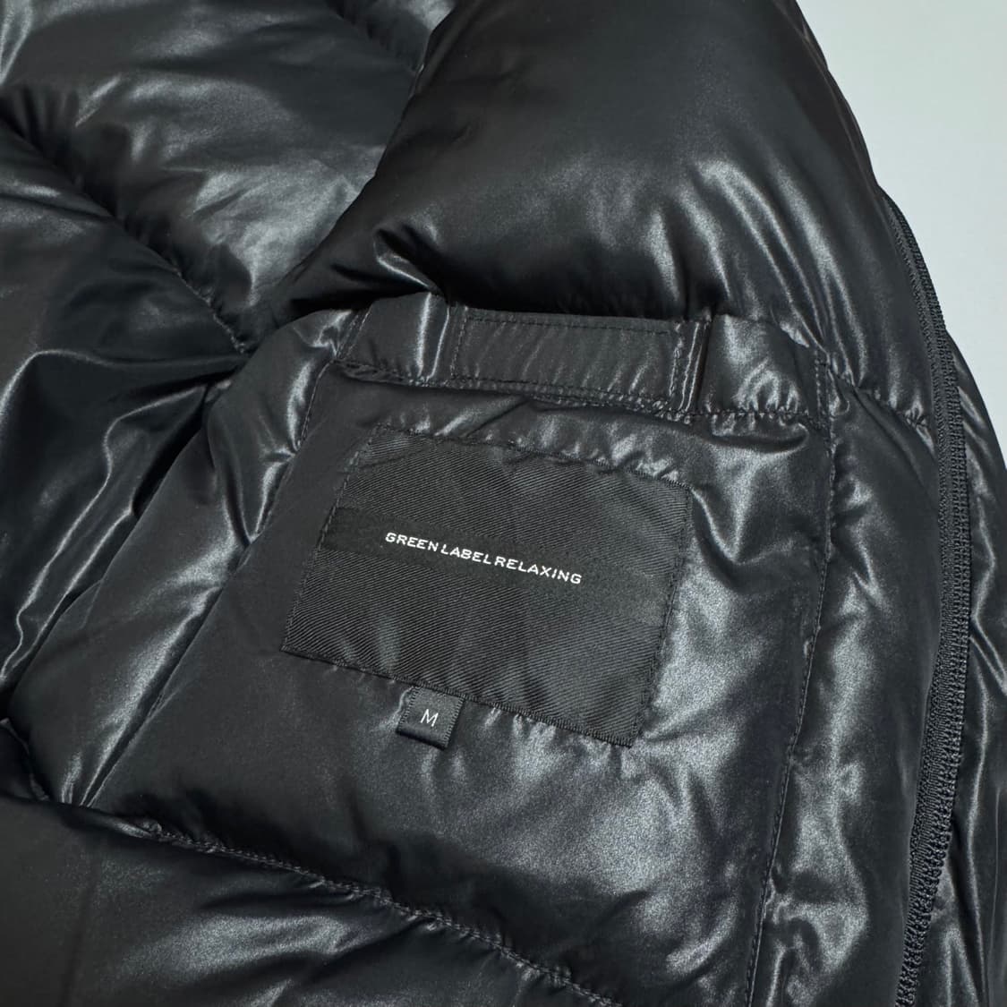 유나이티드애로우즈 블랙컬러 폴리에스터 혼방 후드 다운 자켓 상품이미지3