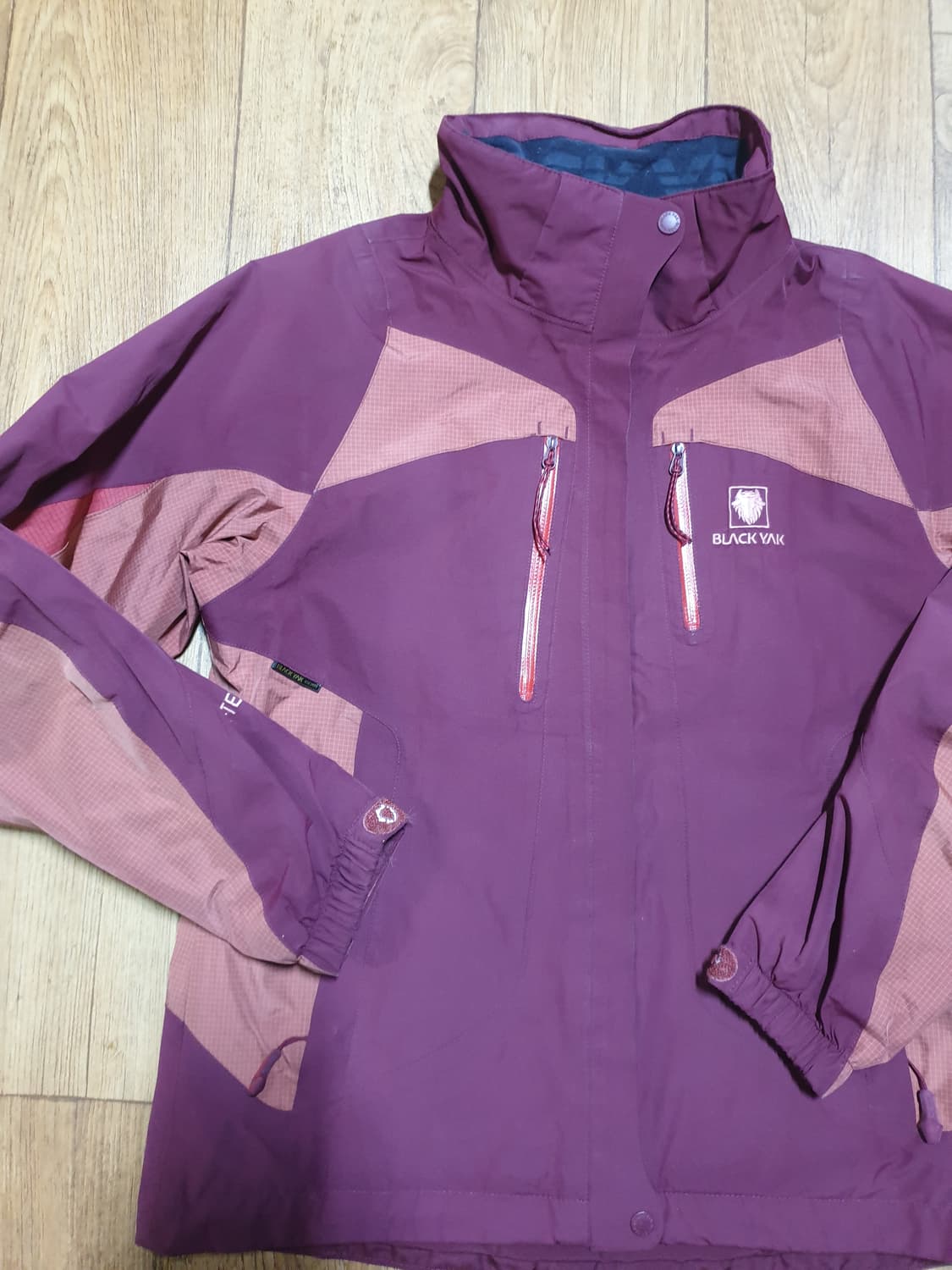 1101 블랙야크 아웃도어 바람막이 90~95 사이즈입니다 상품이미지4