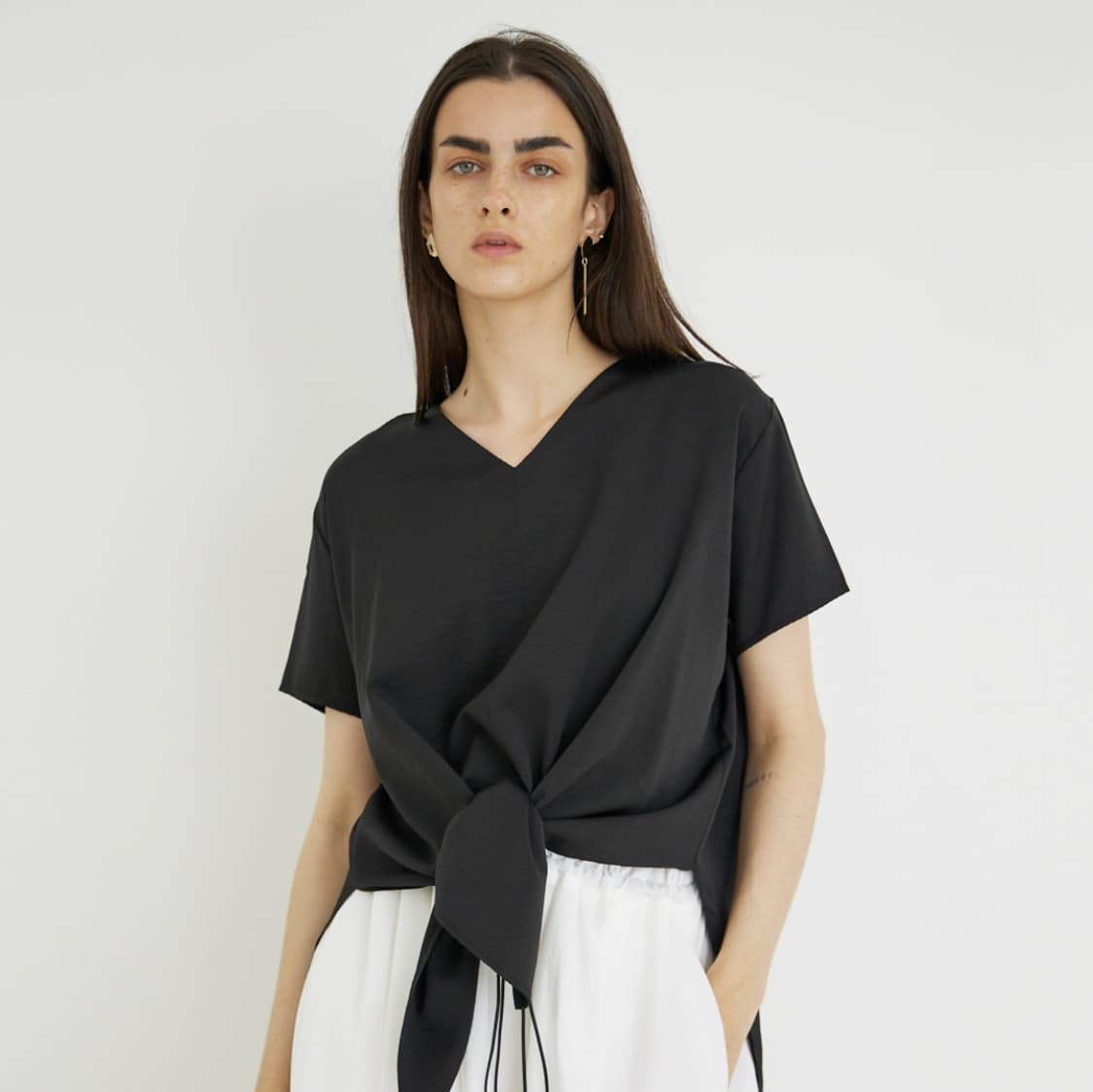 에콘(EKHON) 슬릿 블라우스 프리사이즈 상품이미지1