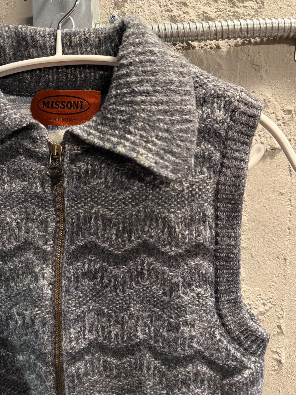 미쏘니 지그재그 패턴 니트 집업 베스트 그레이 48 상품이미지3